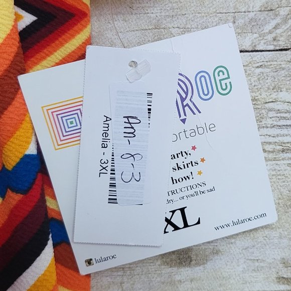 LuLaRoe NWT 3XL Amelia Dress - Shades of Orange Geometric - Dress has Pockets!! - Picture 6 of 8